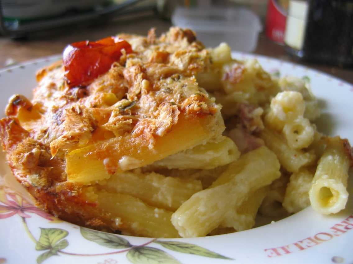 A plate of macaroni and cheese
