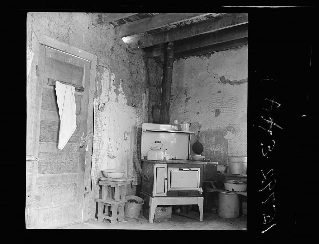 Kitchen stove in a beet sugar workers colony at Hudson, Colorado in 1938