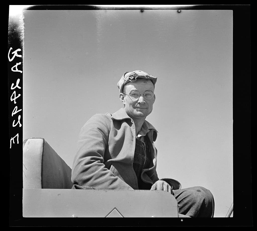 Kansas Dust Bowl farmer photographed by Arthur Rothstein