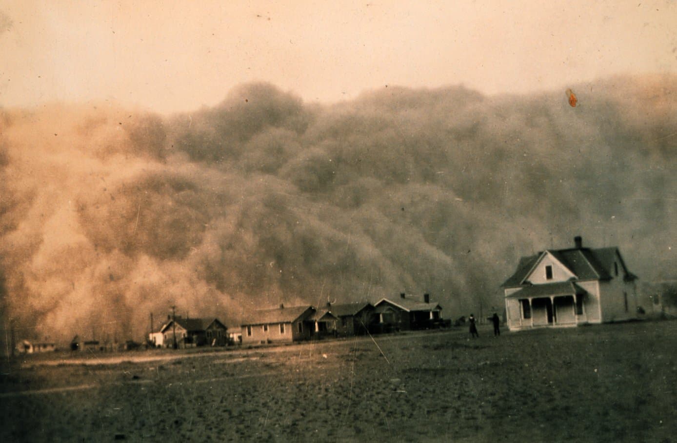 A dust storm approaching Stratford, Texas in 1935