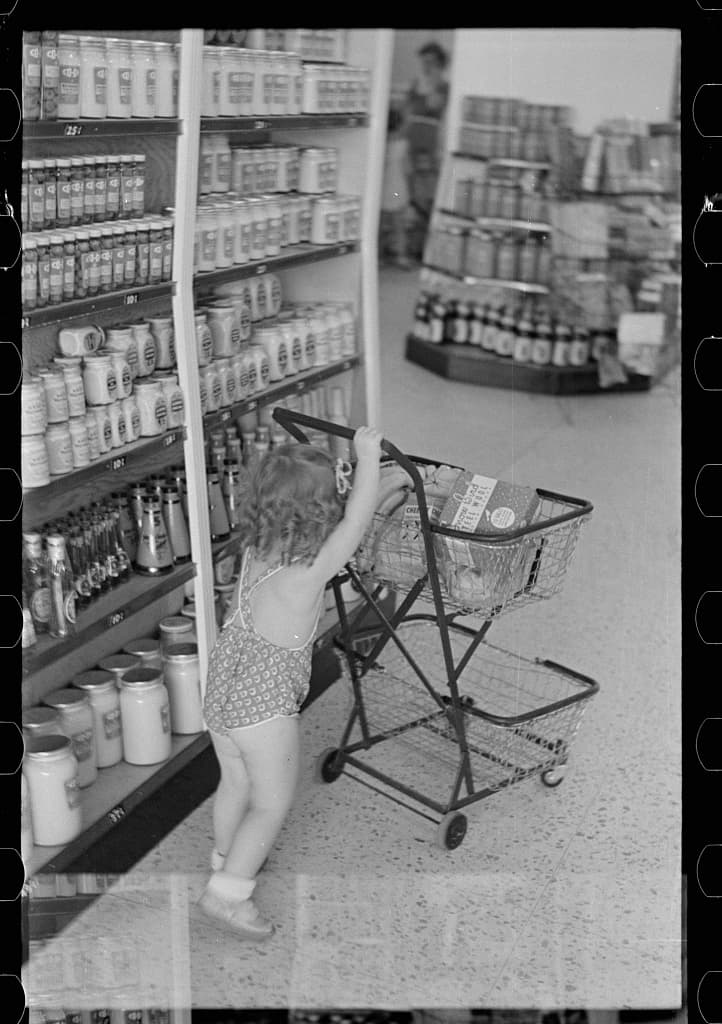 A shopper in a Greenbelt, Maryland co-op grocery store in 1938